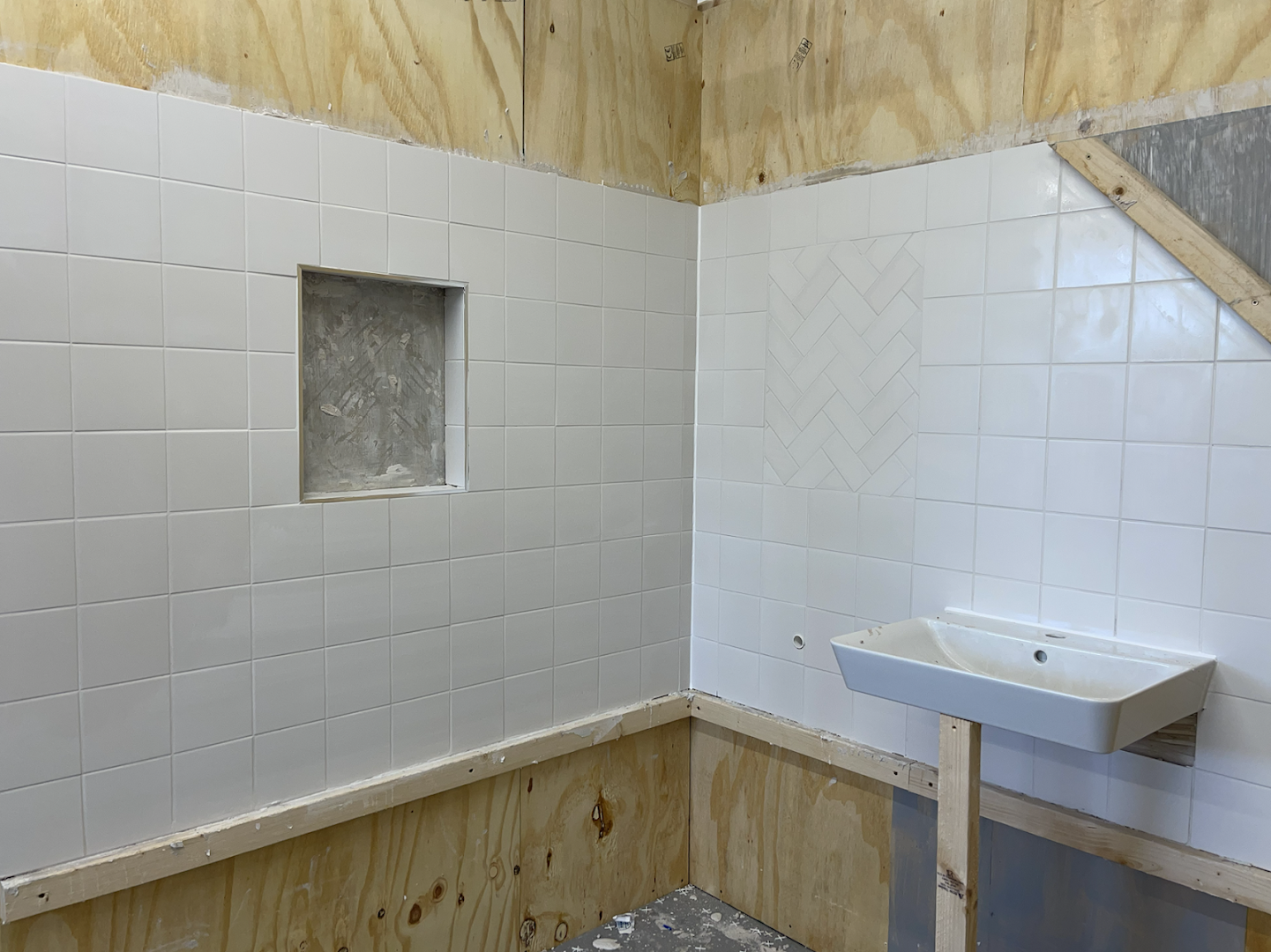 NE TILING TRAINING CENTRE — Photos 8